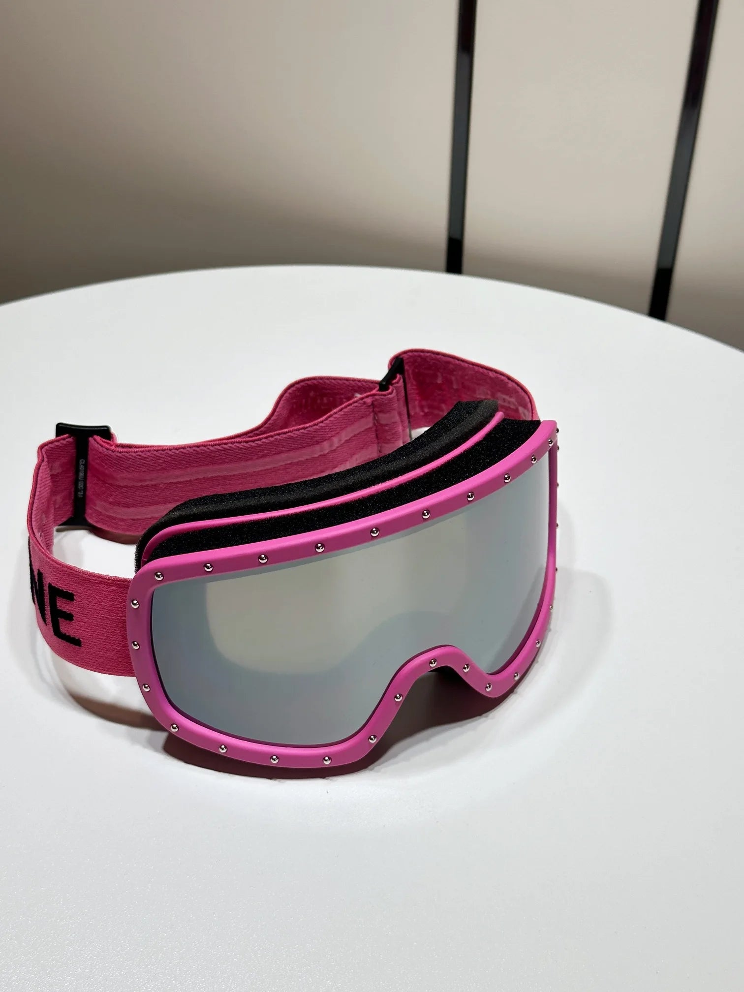 New Ski Goggles Unisex Comfortable and Snug Fit Anti-fog with Anti-radiation for Professional Skiing Activities